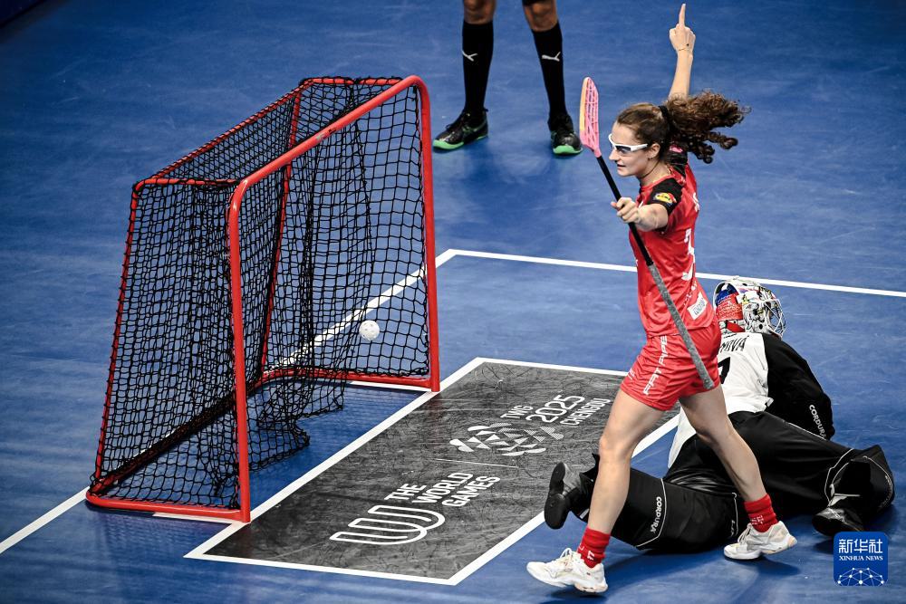 在成都新都, 战胜捷克队 在成都新都, 战胜捷克队