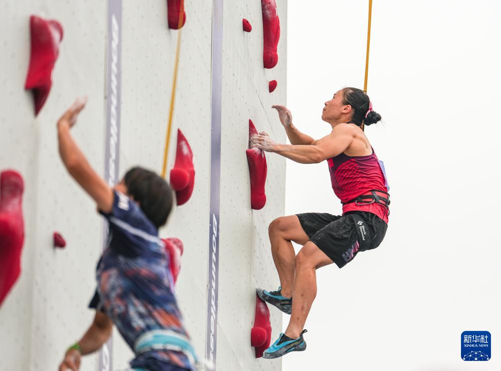 覃于妹在女, 周娅菲, 年成都世运 覃于妹在女, 周娅菲, 年成都世运