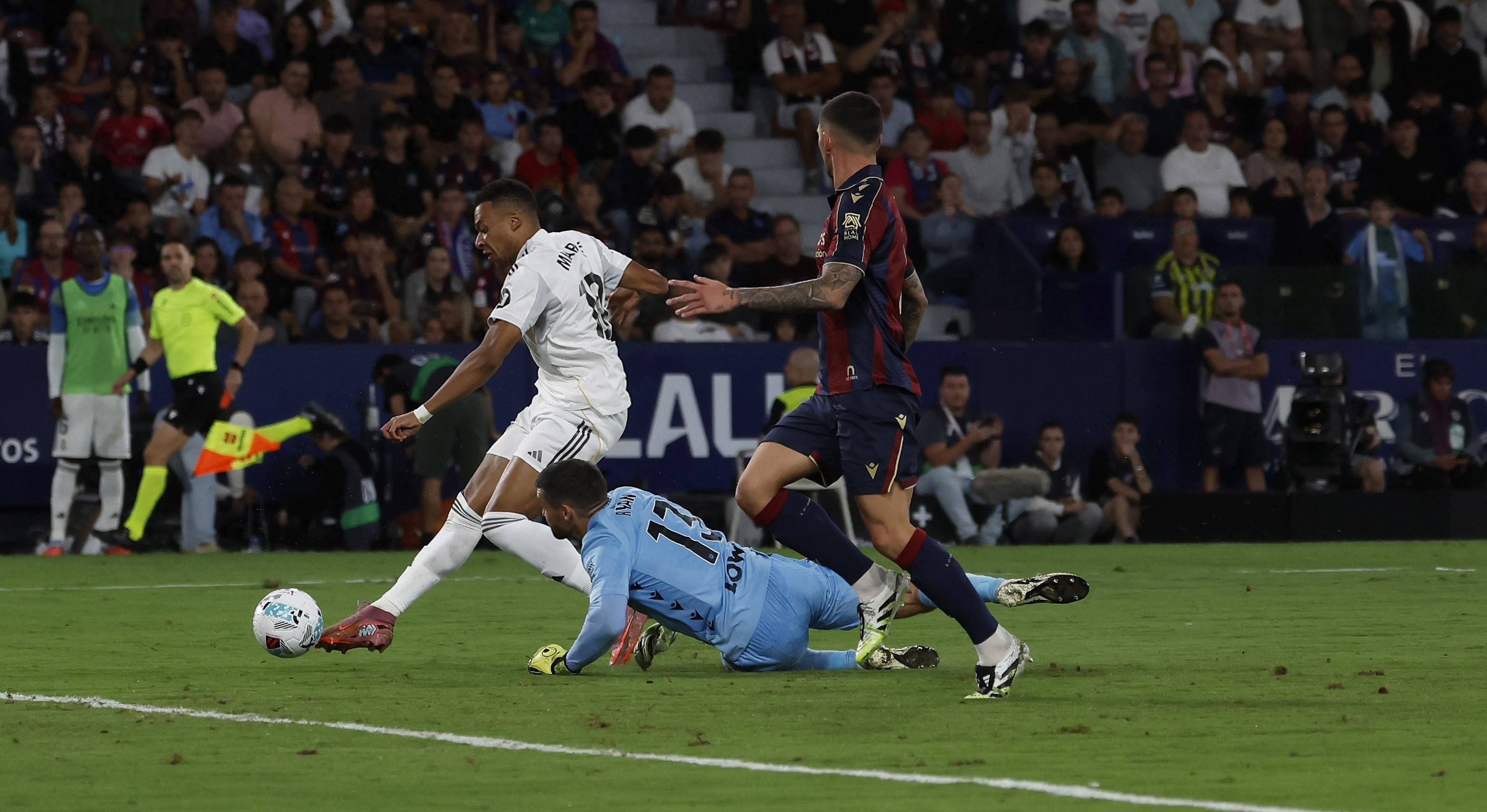 卫犯规, 他通过步频, 纷纷起身祝 卫犯规, 他通过步频, 纷纷起身祝