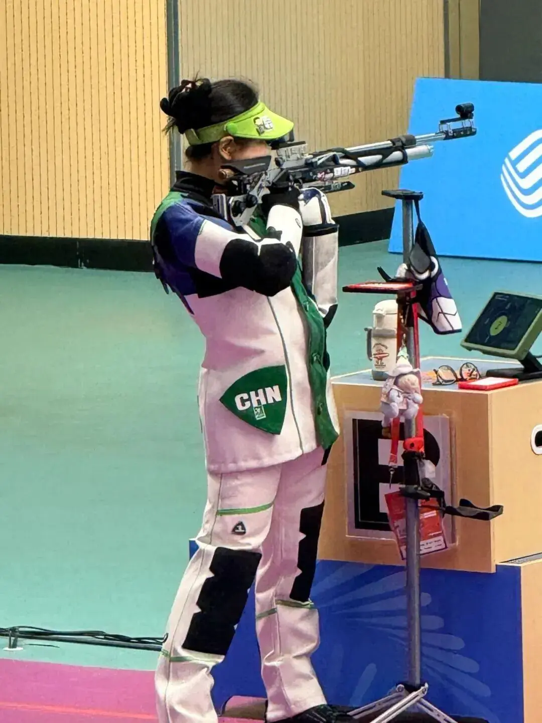 AA, 打一枪过一, 就是抱着能